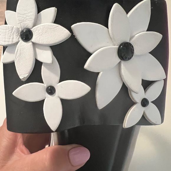 Michael Kors Black flowered sandals - Picture 2 of 7